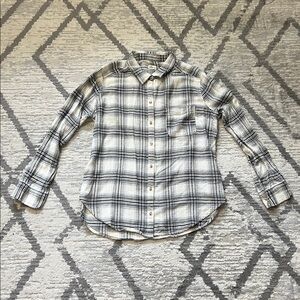 Hollister Women's Plaid Button Down Flannel Shirt Size: L